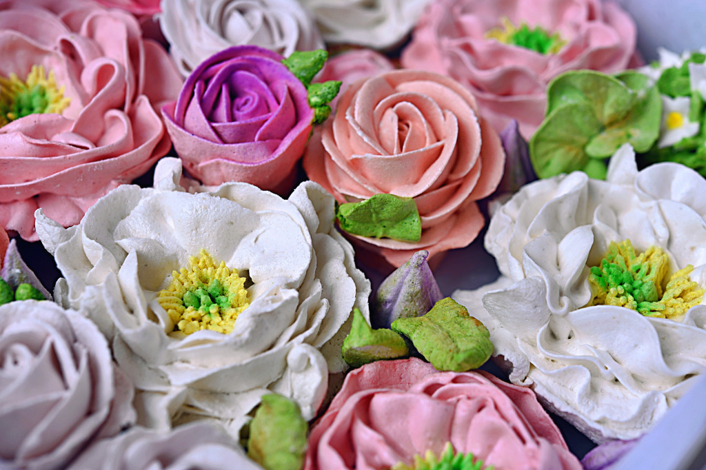 Close-up of Multi-Colored Cream Rosettes on a Cake jigsaw puzzle in Food & Bakery puzzles on TheJigsawPuzzles.com