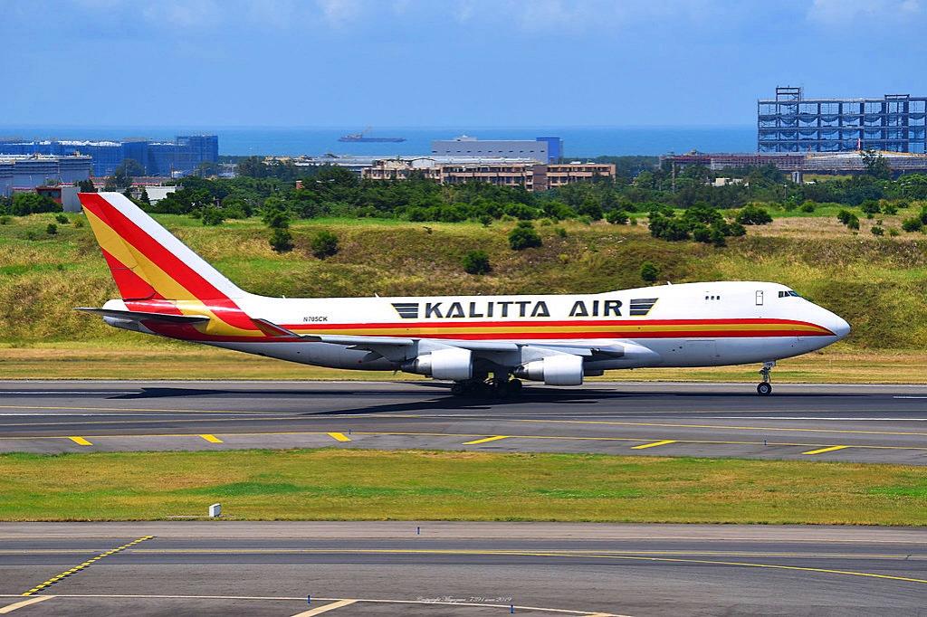 Kalitta Air Boeing 747 on the Runway jigsaw puzzle in Aviation puzzles on TheJigsawPuzzles.com
