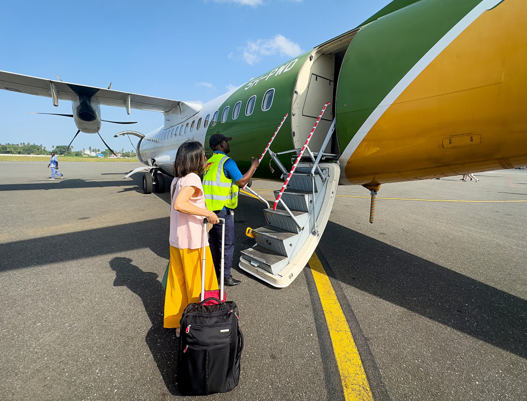 Boarding a Plane in Zanzibar jigsaw puzzle in Aviation puzzles on TheJigsawPuzzles.com