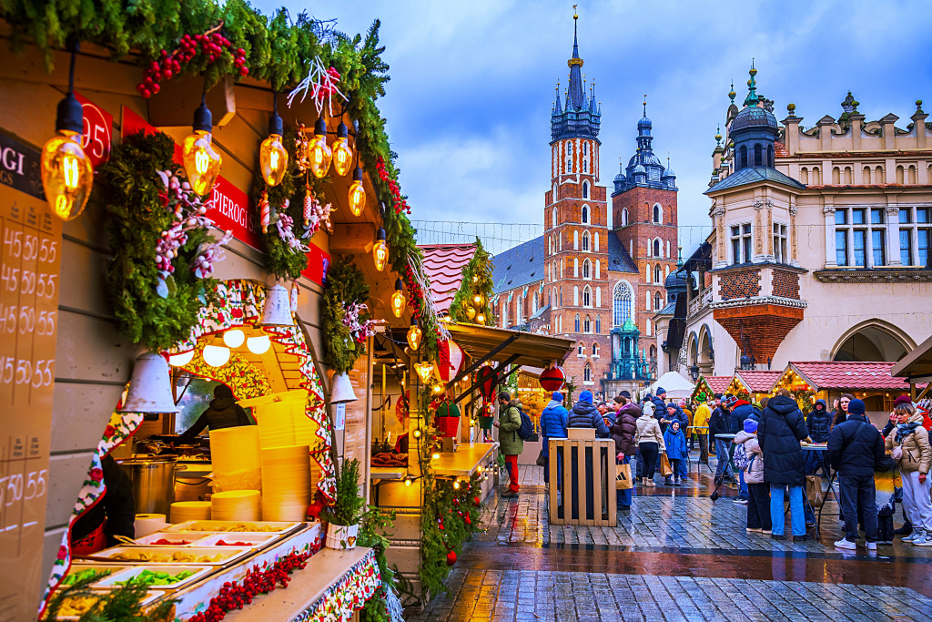 Rynek Christmas Market, Krakow, Poland jigsaw puzzle in Christmas & New Year puzzles on TheJigsawPuzzles.com