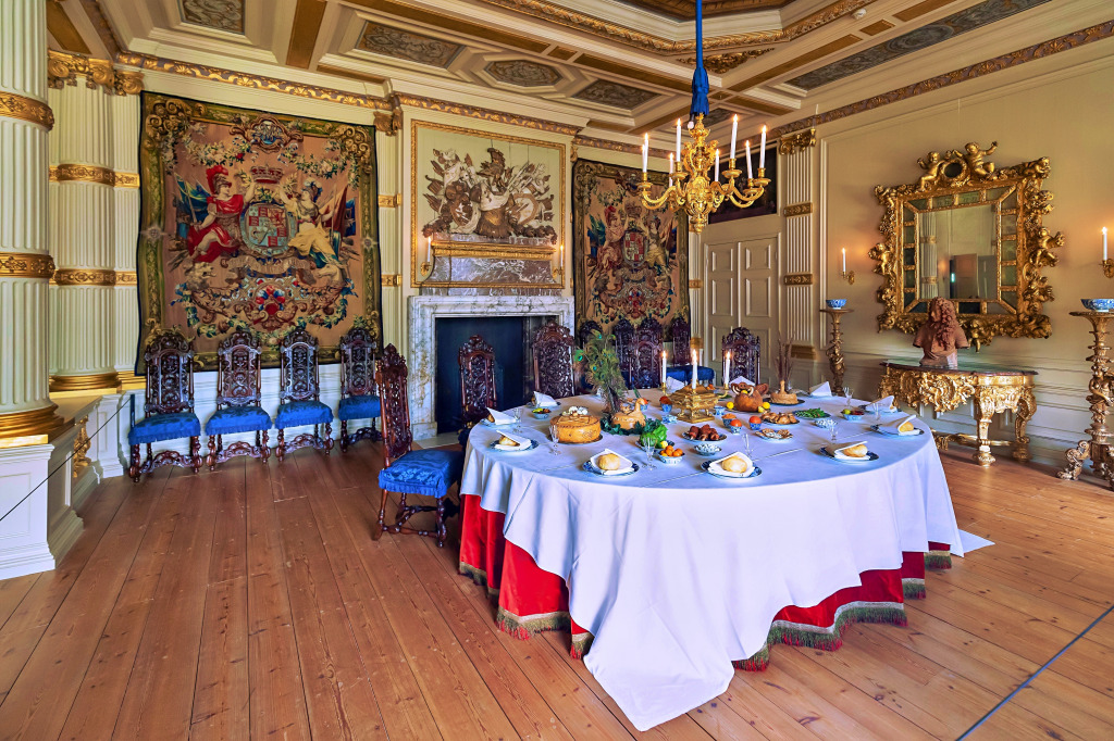 Интерьер Королевского дворца Хет Лоо jigsaw puzzle in Замки puzzles on TheJigsawPuzzles.com