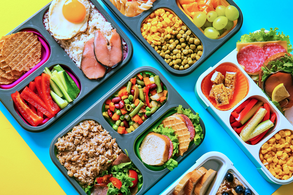 Boîtes à lunch avec de la nourriture délicieuse jigsaw puzzle in Nourriture et boulangerie puzzles on TheJigsawPuzzles.com