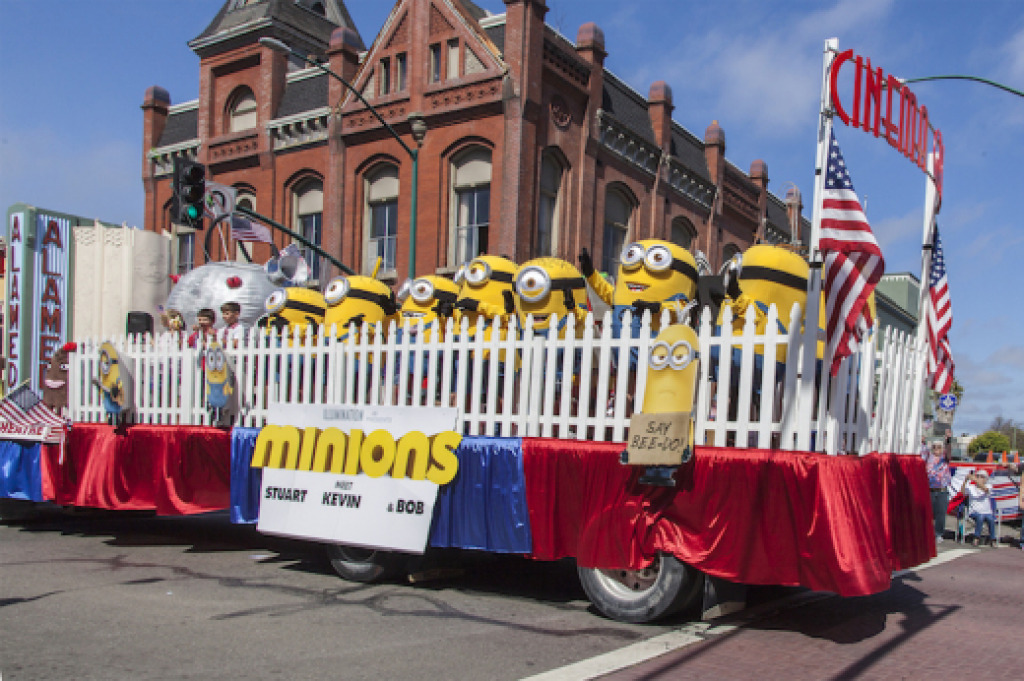 july4parade-alamedacinema-minions-img_4398 jigsaw puzzle in sam gamgee puzzles on TheJigsawPuzzles.com