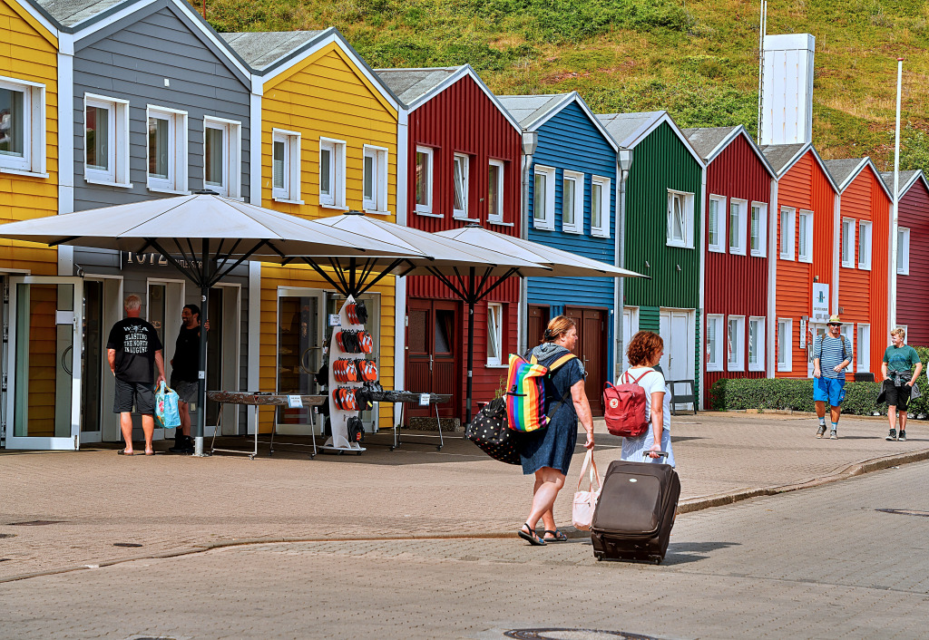Maisons en colibri peintes à Heligoland, Allemagne jigsaw puzzle in Paysages urbains puzzles on TheJigsawPuzzles.com