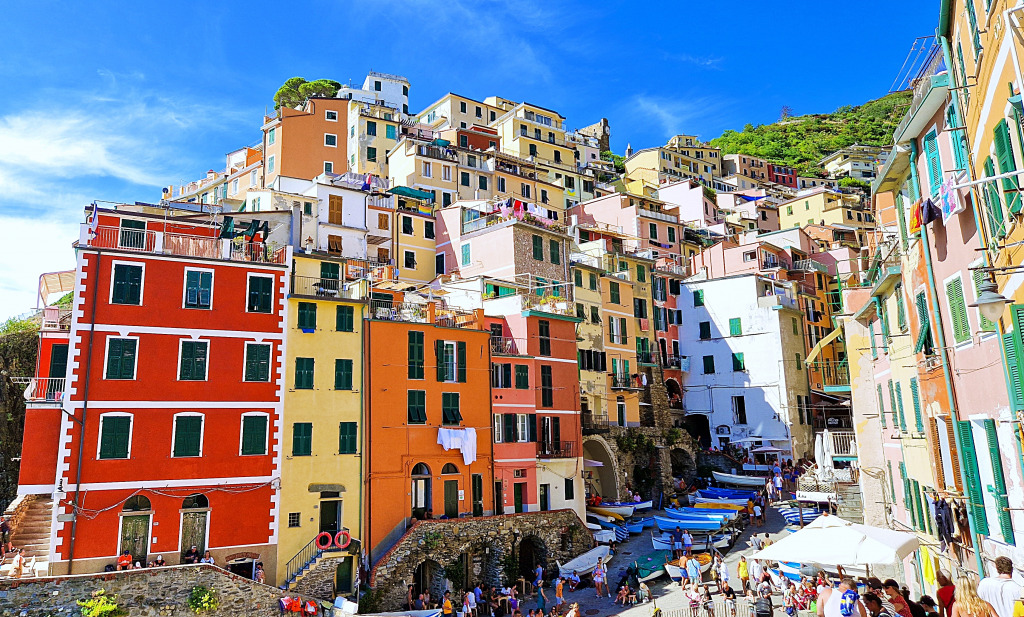 Maisons colorées à Riomaggiore, Cinque Terre jigsaw puzzle in Paysages urbains puzzles on TheJigsawPuzzles.com