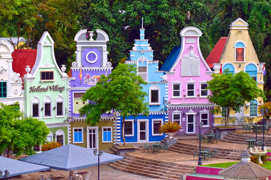 Vale do Riacho em Rayong, Tailândia jigsaw puzzle in Paisagens de Rua puzzles on TheJigsawPuzzles.com