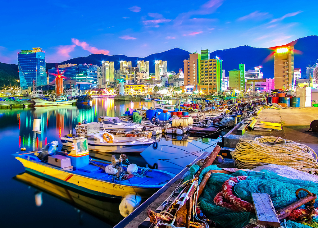 Porto de Okpo à noite, Coreia do Sul jigsaw puzzle in Paisagens de Rua puzzles on TheJigsawPuzzles.com