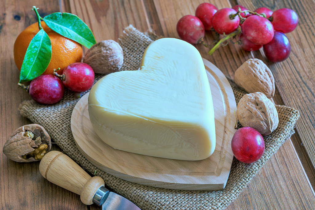 Queijo em Formato de Coração para o Dia dos Namorados jigsaw puzzle in Quebra-Cabeça do Dia puzzles on TheJigsawPuzzles.com