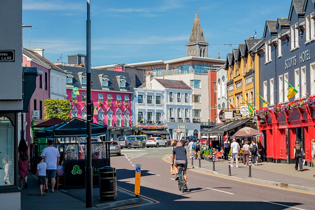 Busy Street Life, Killarney, Ireland jigsaw puzzle in Street View puzzles on TheJigsawPuzzles.com