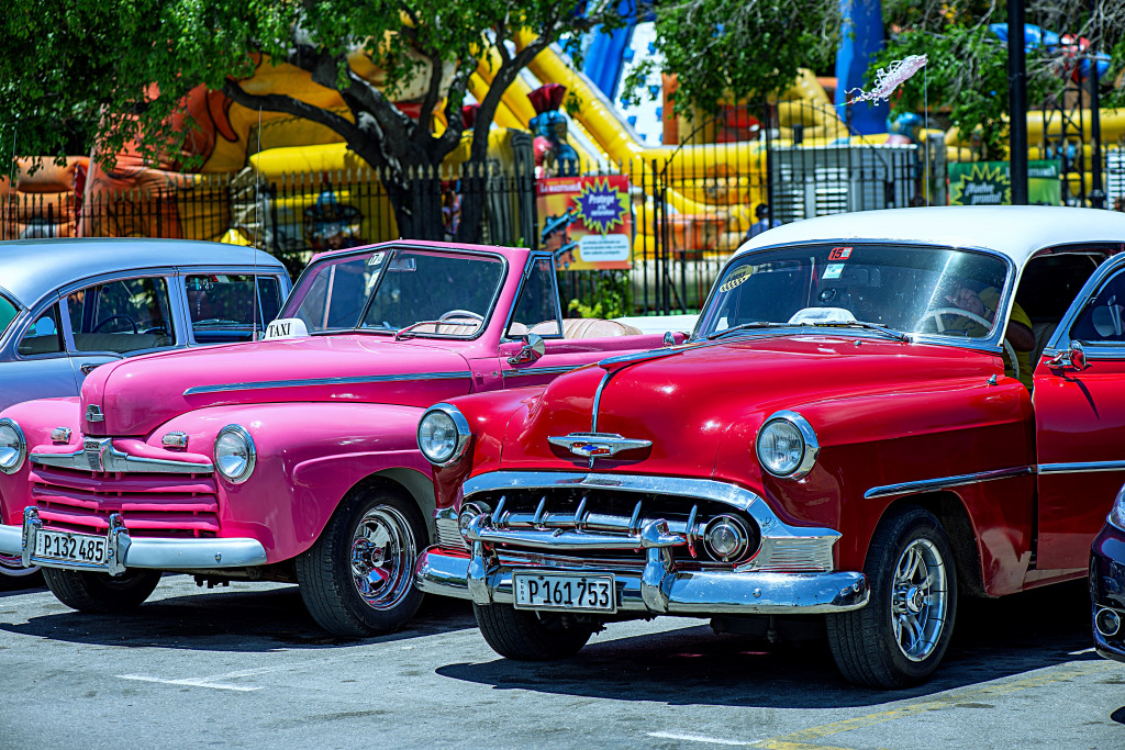 Colorful Classic Cars in Havana, Cuba jigsaw puzzle in Cars & Bikes puzzles on TheJigsawPuzzles.com