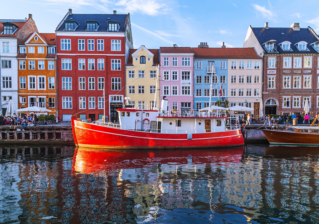 Nyhavn à Copenhague jigsaw puzzle in Paysages urbains puzzles on TheJigsawPuzzles.com