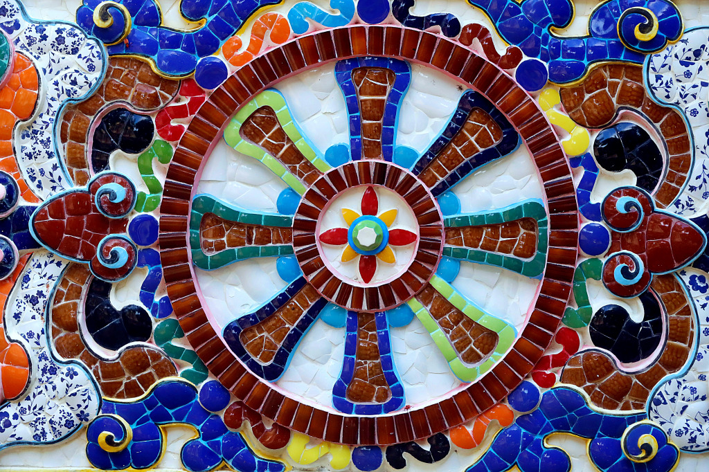 Колесо Дхармы в буддийском храме Хо Пхап, Вьетнам jigsaw puzzle in Пазл дня puzzles on TheJigsawPuzzles.com