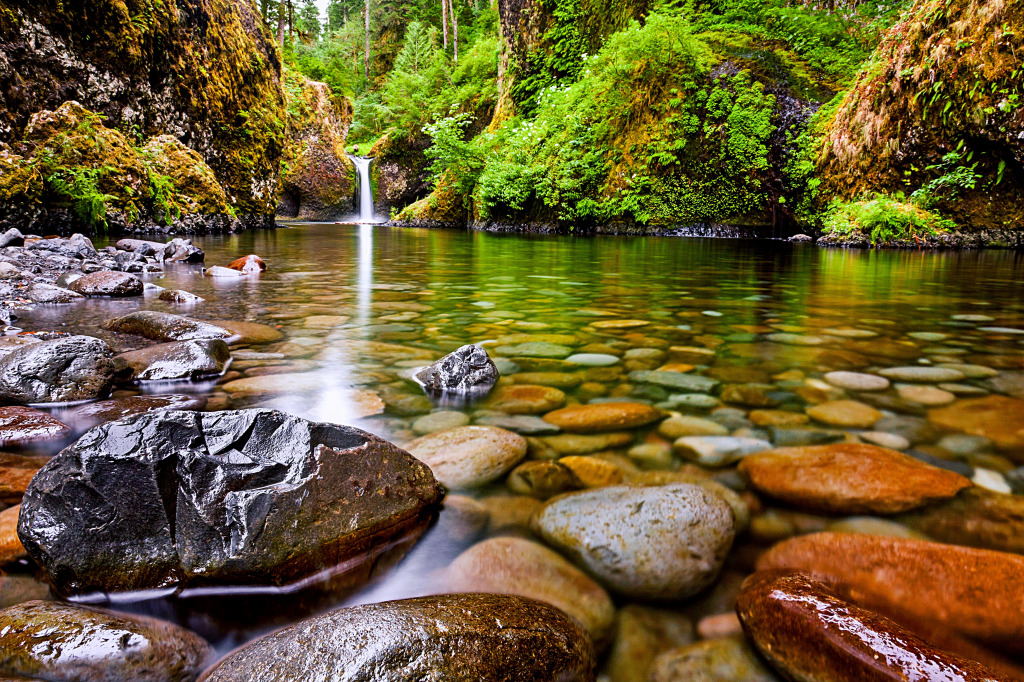 Punch Bowl Falls dans l’Oregon jigsaw puzzle in Chutes d'eau puzzles on TheJigsawPuzzles.com