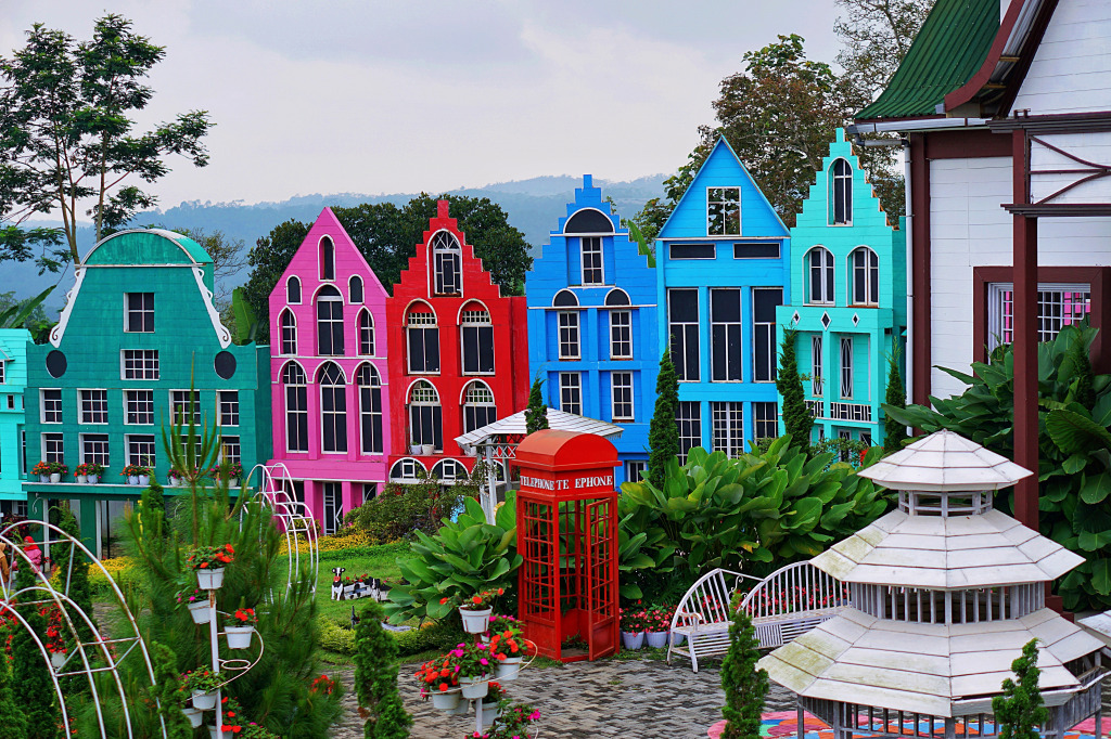 Celosia Flower Park in Bandungan, Semarang jigsaw puzzle in Street View puzzles on TheJigsawPuzzles.com