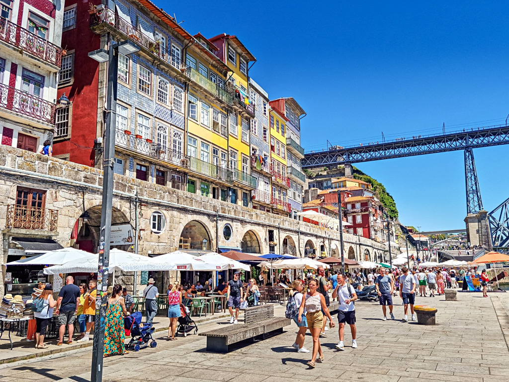 Im Viertel Ribeira jigsaw puzzle in Brücken puzzles on TheJigsawPuzzles.com