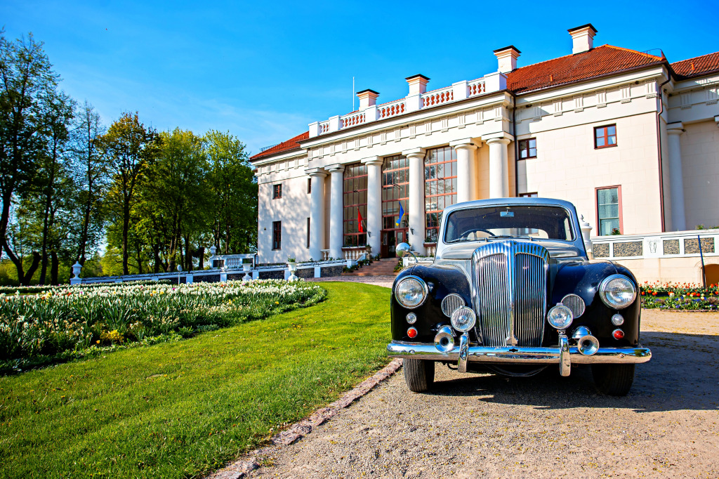 A Classic Black Car jigsaw puzzle in Cars & Bikes puzzles on TheJigsawPuzzles.com