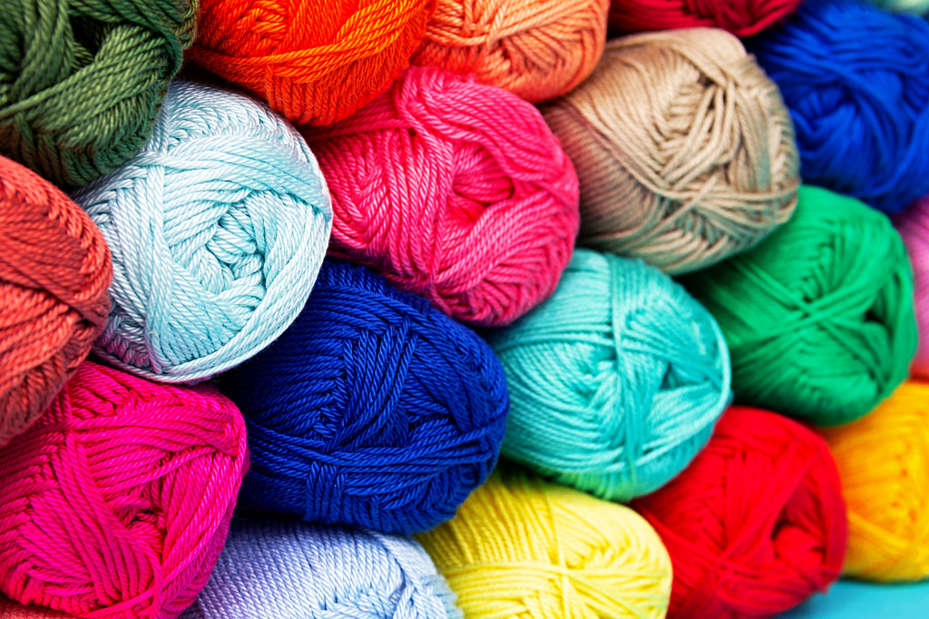 Хлопковая пряжа, сложенная друг на друга jigsaw puzzle in Рукоделие puzzles on TheJigsawPuzzles.com