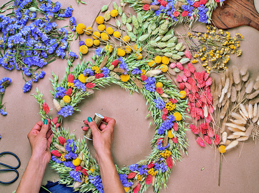 Couronne naturelle à partir de fleurs séchées jigsaw puzzle in Bricolage puzzles on TheJigsawPuzzles.com