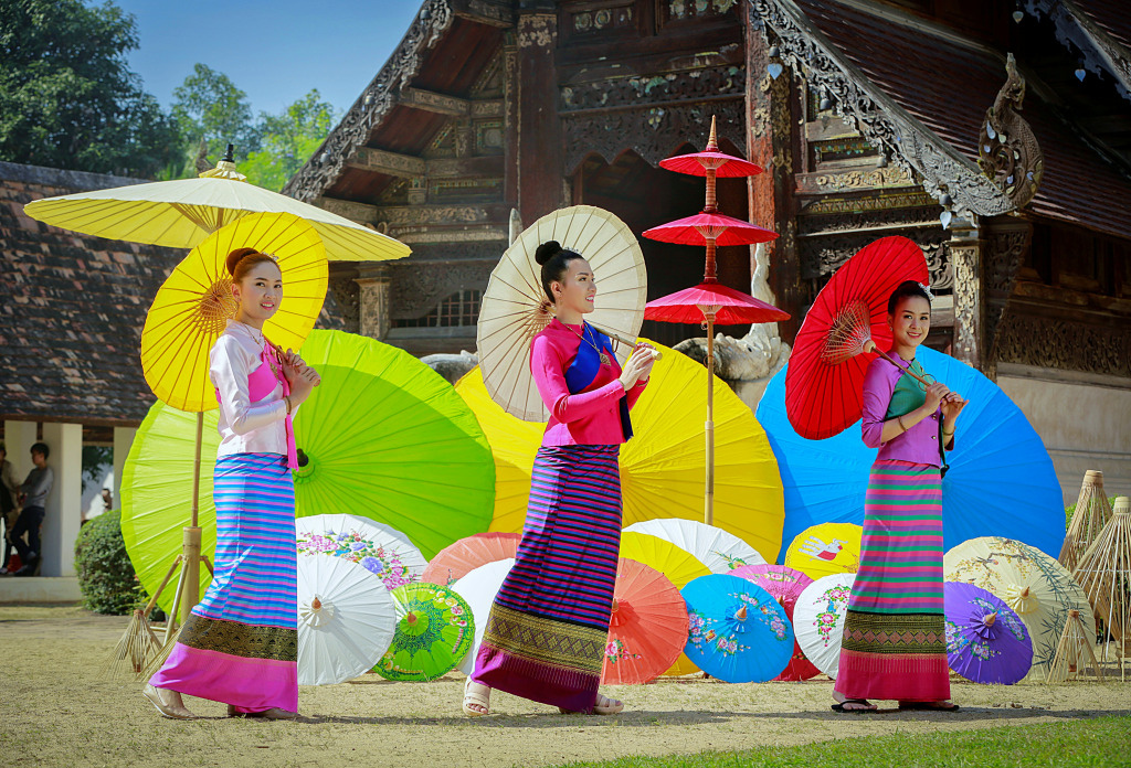 Mulheres Belas em Chiang Mai, Tailândia jigsaw puzzle in Pessoas puzzles on TheJigsawPuzzles.com