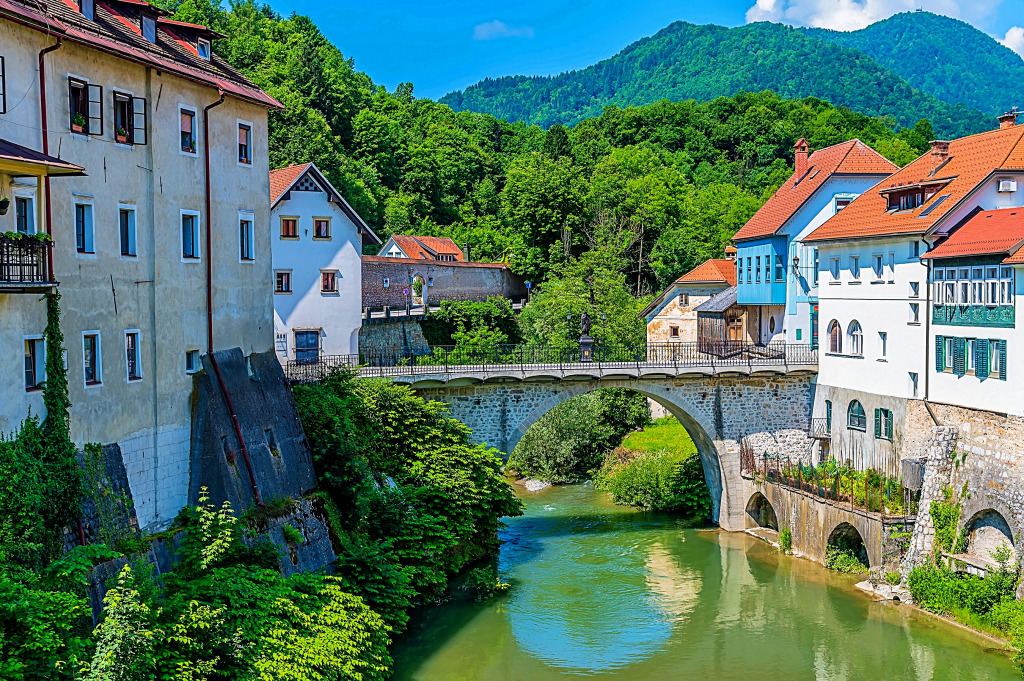 Капуцинский мост в Шкофья Лока, Словения jigsaw puzzle in Мосты puzzles on TheJigsawPuzzles.com