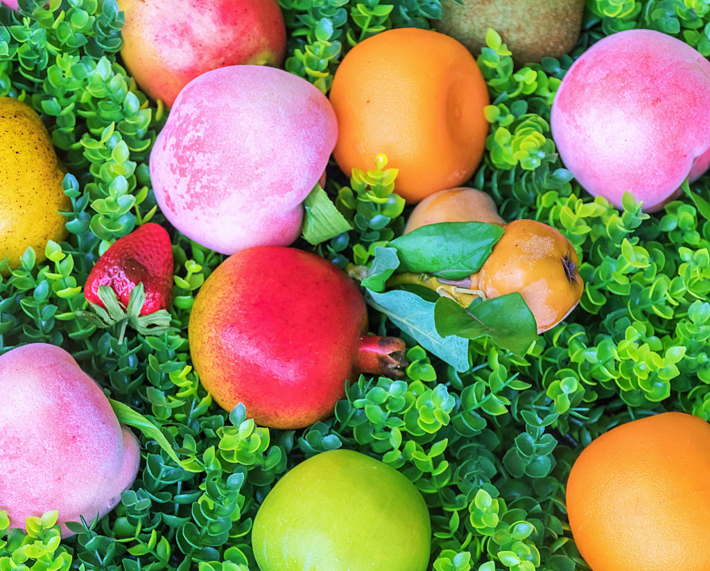 Fruits multicolores sur l’herbe verte jigsaw puzzle in Fruits & Légumes puzzles on TheJigsawPuzzles.com