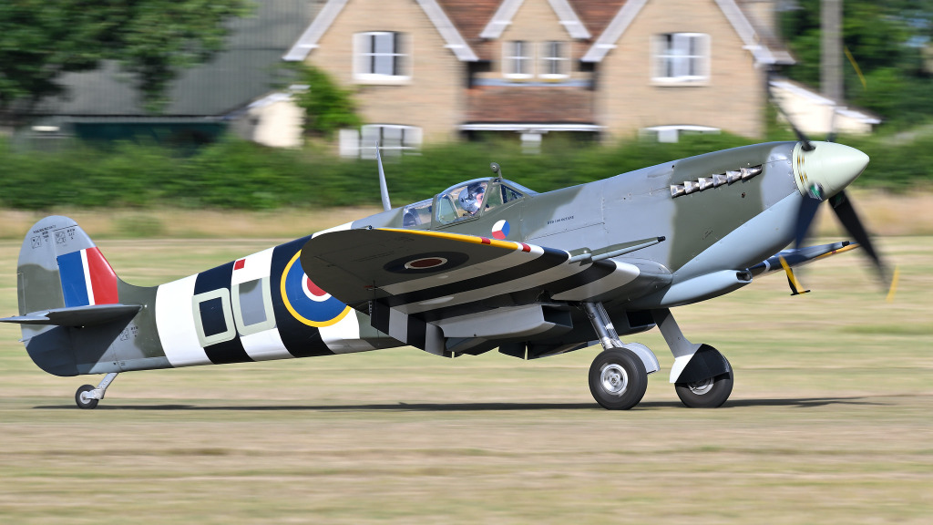 1942 RAF Supermarine Spitfire jigsaw puzzle in Aviation puzzles on TheJigsawPuzzles.com