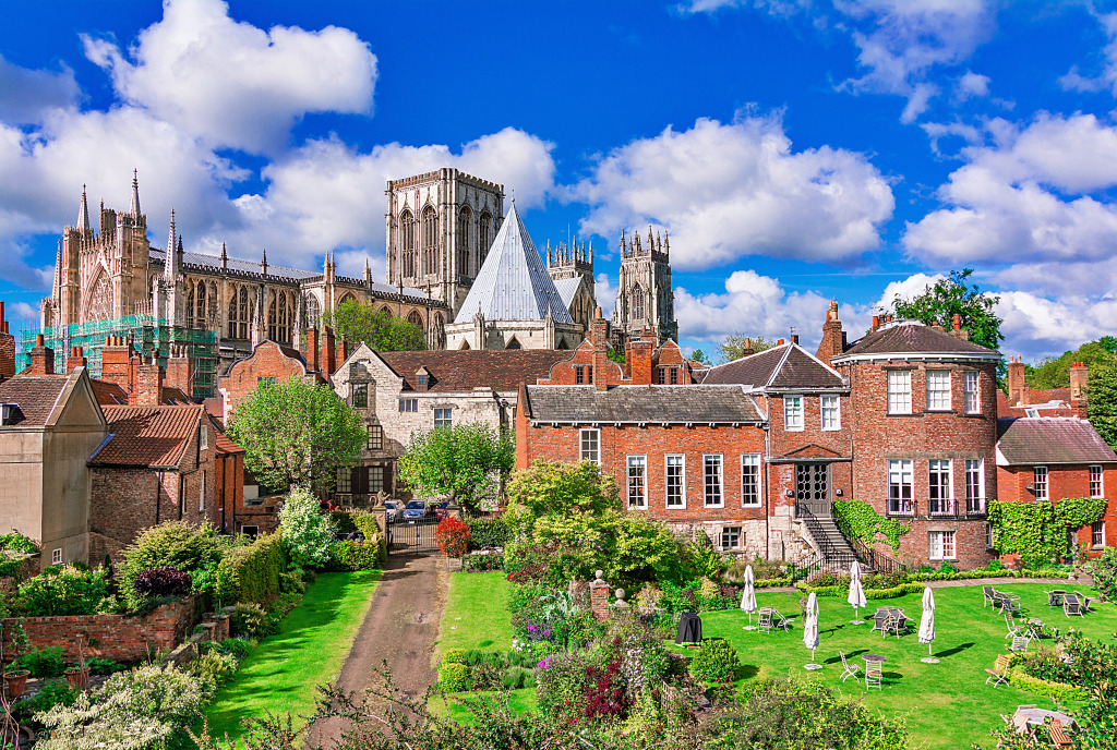 York Minster, England jigsaw puzzle in Schlösser puzzles on TheJigsawPuzzles.com