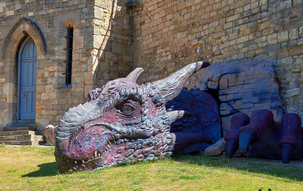 Lucy la Dragonne, Lincoln Castle, Angleterre jigsaw puzzle in Châteaux puzzles on TheJigsawPuzzles.com