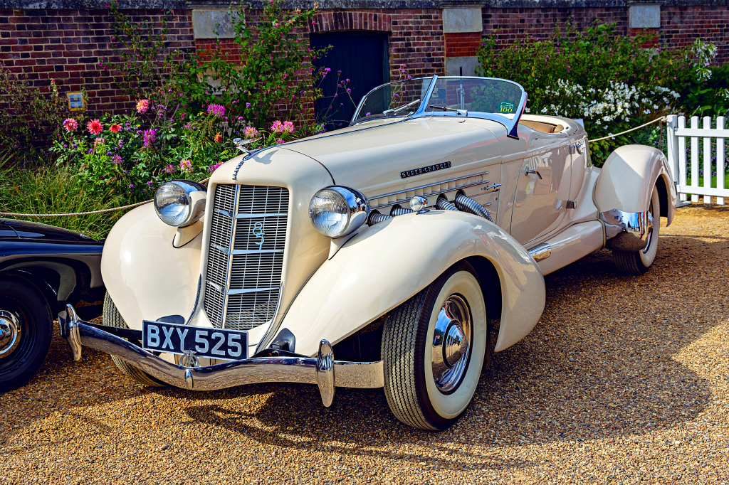 Auburn 851 Speedster 1935 à Londres, Royaume-Uni jigsaw puzzle in Voitures et Motos puzzles on TheJigsawPuzzles.com