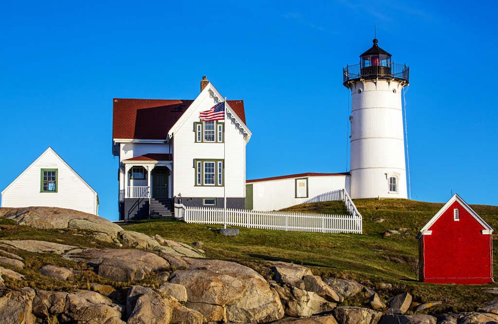 View of the Nubble Lighthouse, Maine, USA jigsaw puzzle in Great Sightings puzzles on TheJigsawPuzzles.com