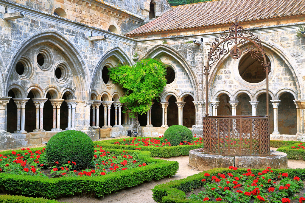Patio gothique de l’abbaye de Fontfroide, France jigsaw puzzle in Châteaux puzzles on TheJigsawPuzzles.com