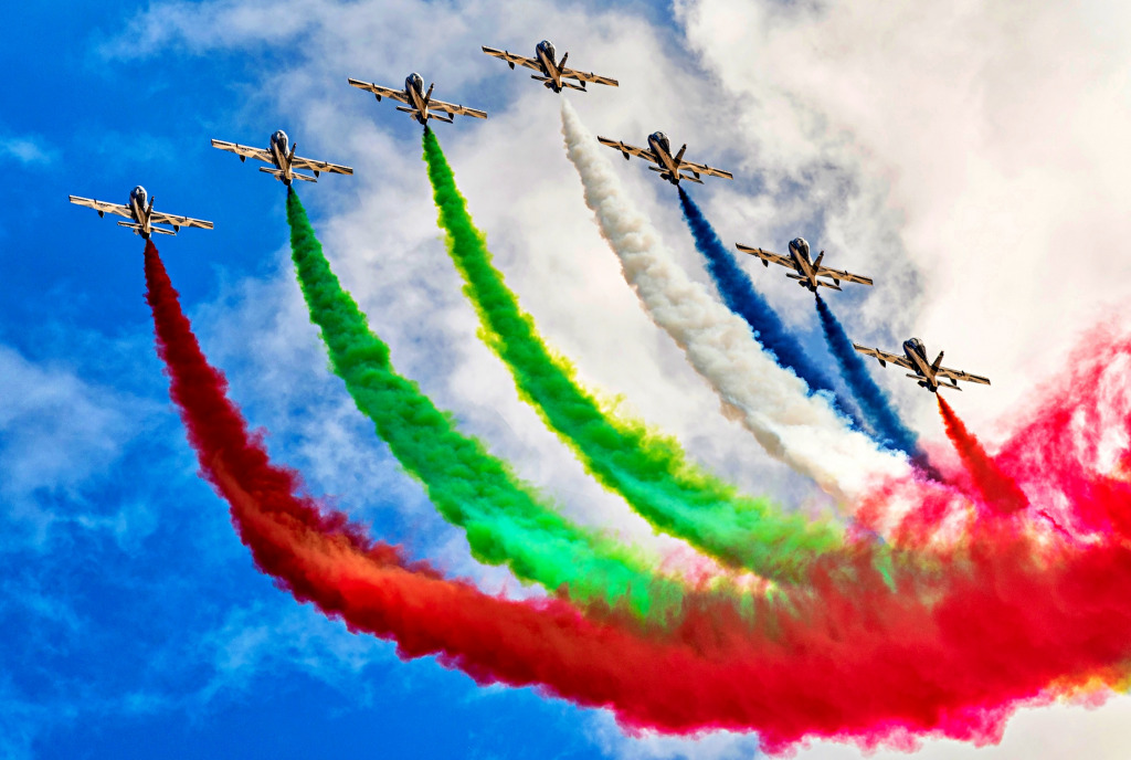 Équipe acrobatique Fursan Al Emarat à Moscou jigsaw puzzle in Aviation puzzles on TheJigsawPuzzles.com