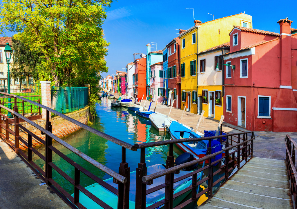 La ville de pêcheurs colorée de Burano, Venise, Italie jigsaw puzzle in Ponts puzzles on TheJigsawPuzzles.com