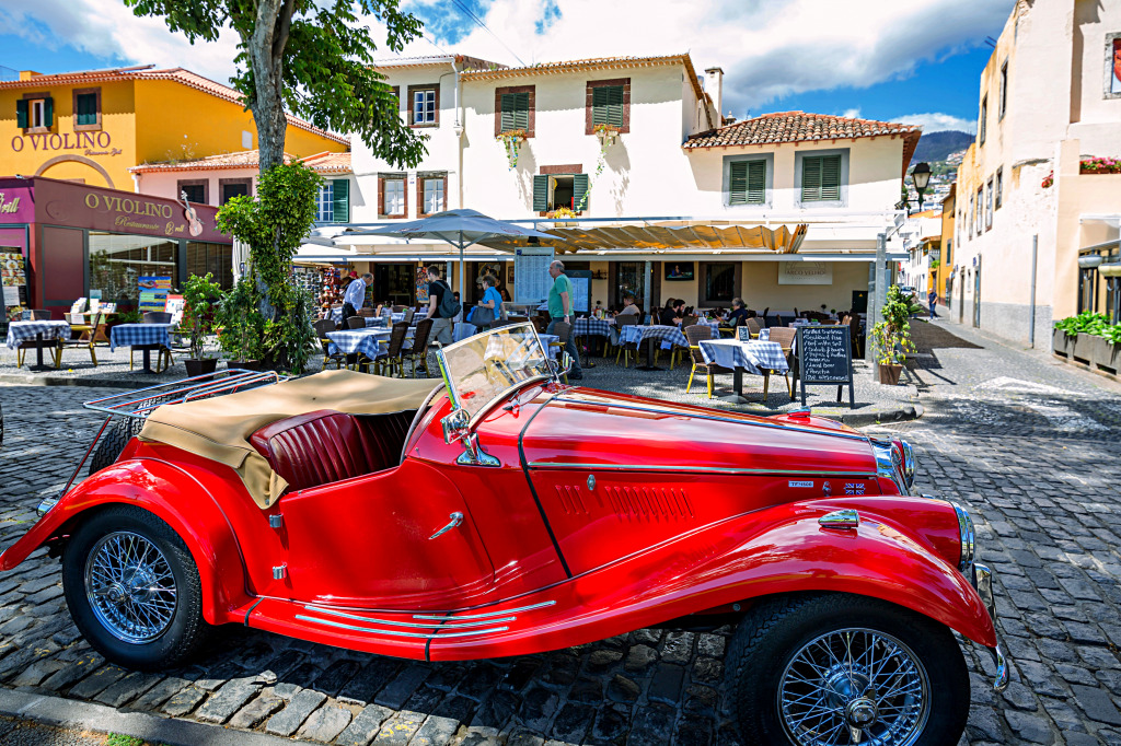 Voiture MG vintage dans la vieille ville de Funchal, Madère jigsaw puzzle in Voitures et Motos puzzles on TheJigsawPuzzles.com
