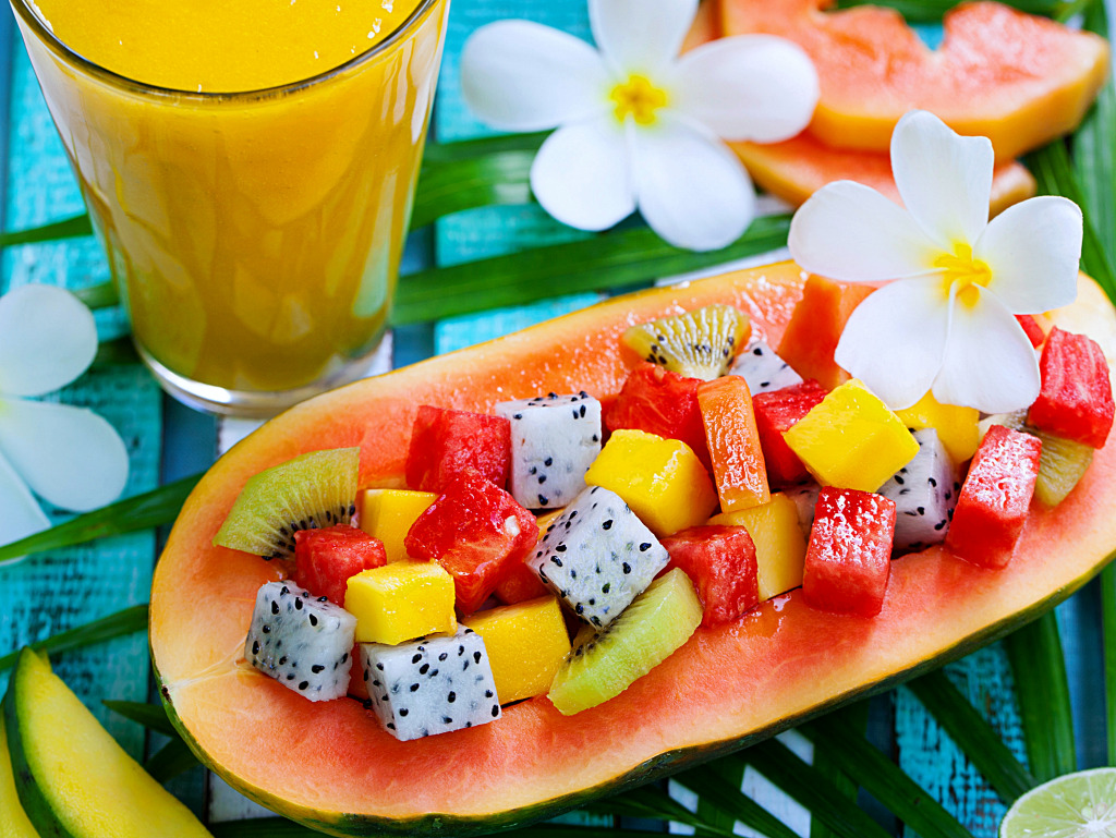 Salada de Frutas Tropicais e Flores de Frangipani jigsaw puzzle in Frutas & Vegetais puzzles on TheJigsawPuzzles.com