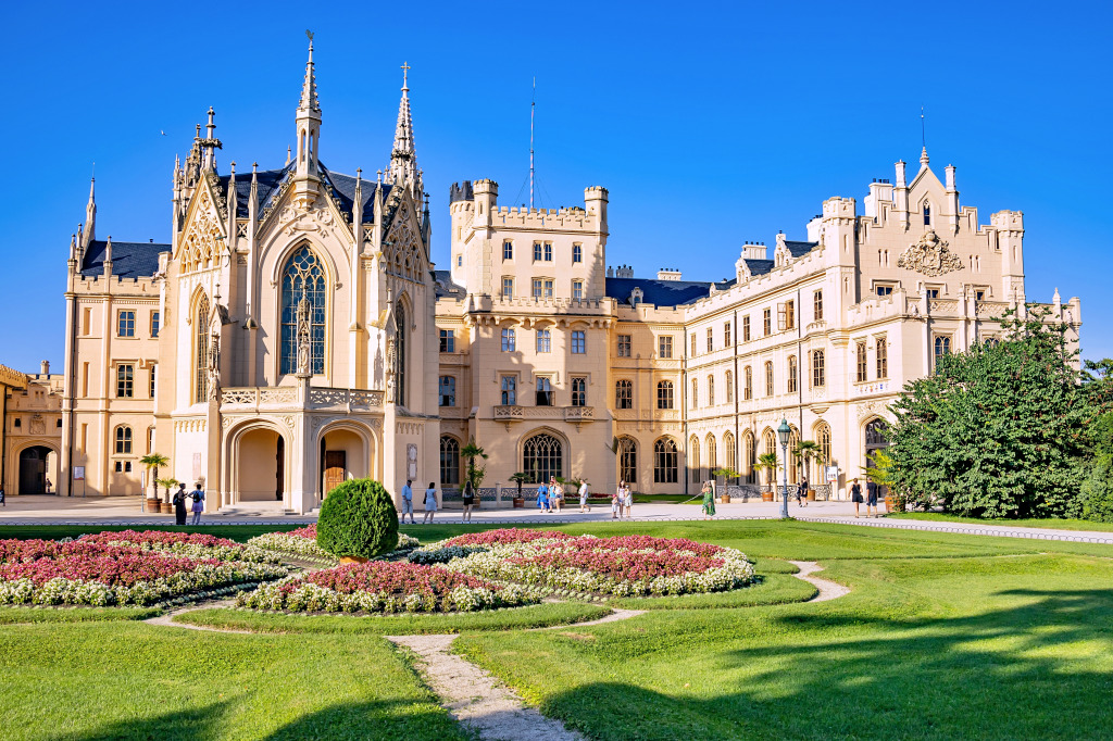 Красивый замок Леднице, Чехия jigsaw puzzle in Замки puzzles on TheJigsawPuzzles.com