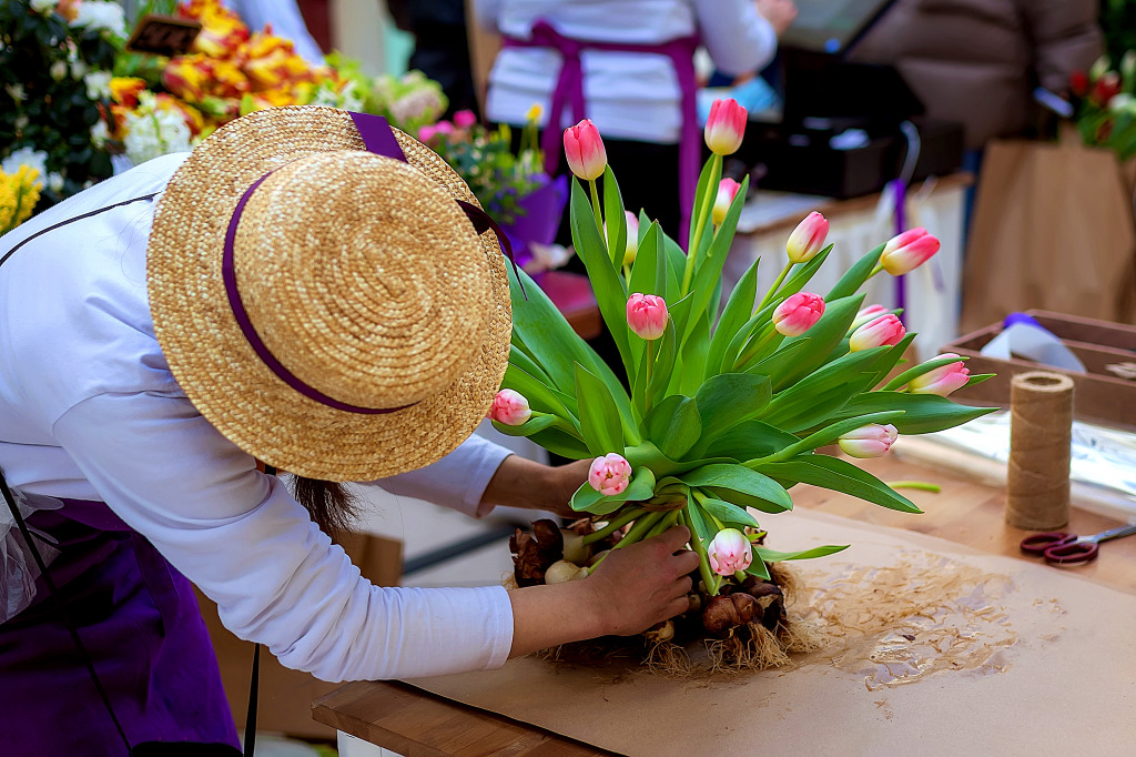 В цветочном магазине jigsaw puzzle in Цветы puzzles on TheJigsawPuzzles.com