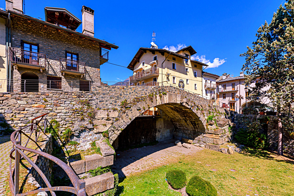 Vue du pont romain à Aoste, Italie jigsaw puzzle in Ponts puzzles on TheJigsawPuzzles.com