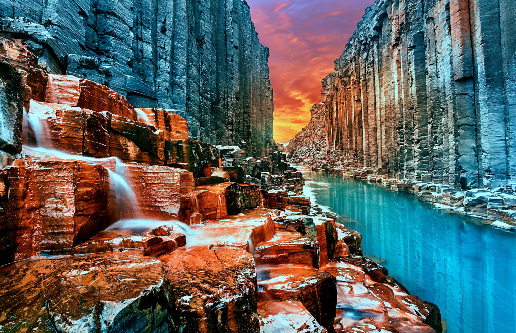 Vue à couper le souffle du canyon de Studlagil, Islande jigsaw puzzle in Magnifiques vues puzzles on TheJigsawPuzzles.com