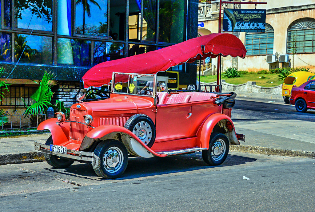 Old Car on the Street of Havana, Cuba jigsaw puzzle in Cars & Bikes puzzles on TheJigsawPuzzles.com