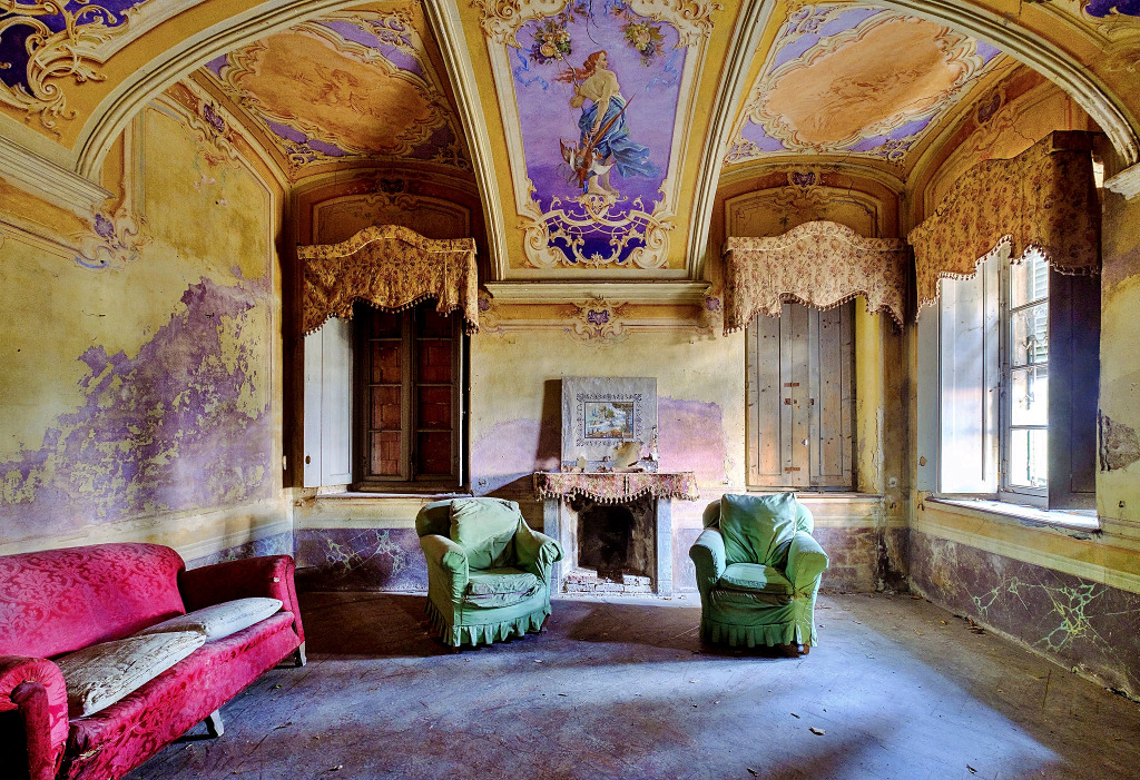 Abandoned Italian Villa jigsaw puzzle in Castles puzzles on TheJigsawPuzzles.com