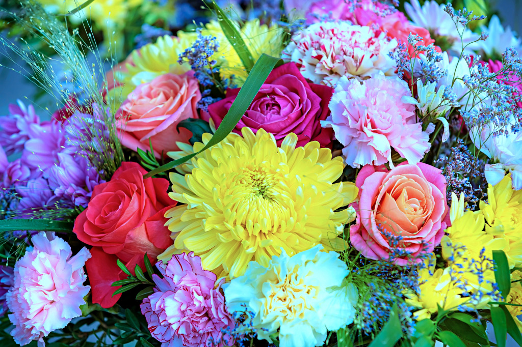 Strauß aus Rosen, Nelken und Chrysanthemen jigsaw puzzle in Blumen puzzles on TheJigsawPuzzles.com