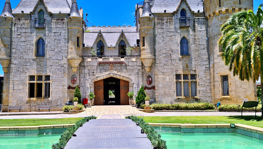 Itaipava Castle, Rio de Janeiro, Brazil jigsaw puzzle in Castles puzzles on TheJigsawPuzzles.com