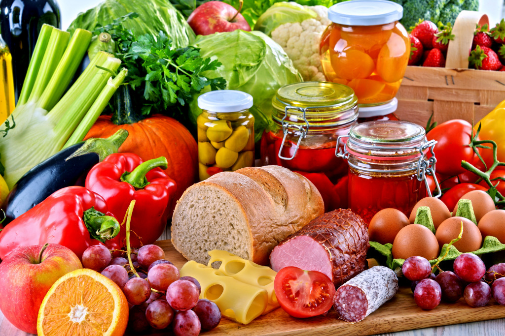 Variété de produits alimentaires biologiques jigsaw puzzle in Nourriture et boulangerie puzzles on TheJigsawPuzzles.com