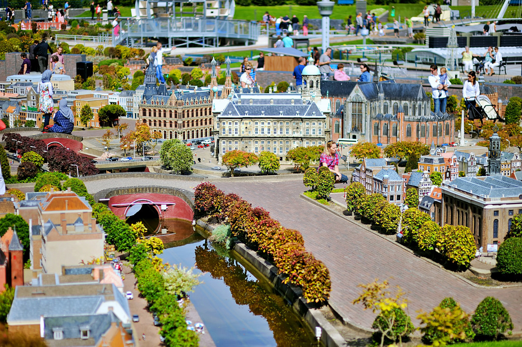 Parque de Miniaturas Madurodam, Haia, Holanda jigsaw puzzle in Paisagens de Rua puzzles on TheJigsawPuzzles.com