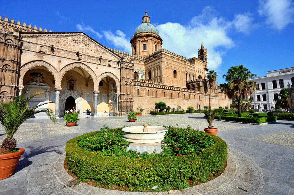 Catedral famosa em Palermo, Sicília, Itália jigsaw puzzle in Castelos puzzles on TheJigsawPuzzles.com