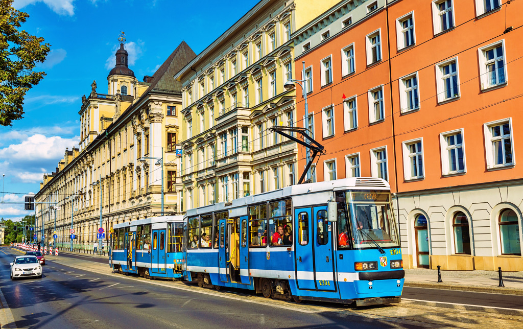 Straßenbahn im Zentrum von Breslaw, Polen jigsaw puzzle in Straßenansicht puzzles on TheJigsawPuzzles.com