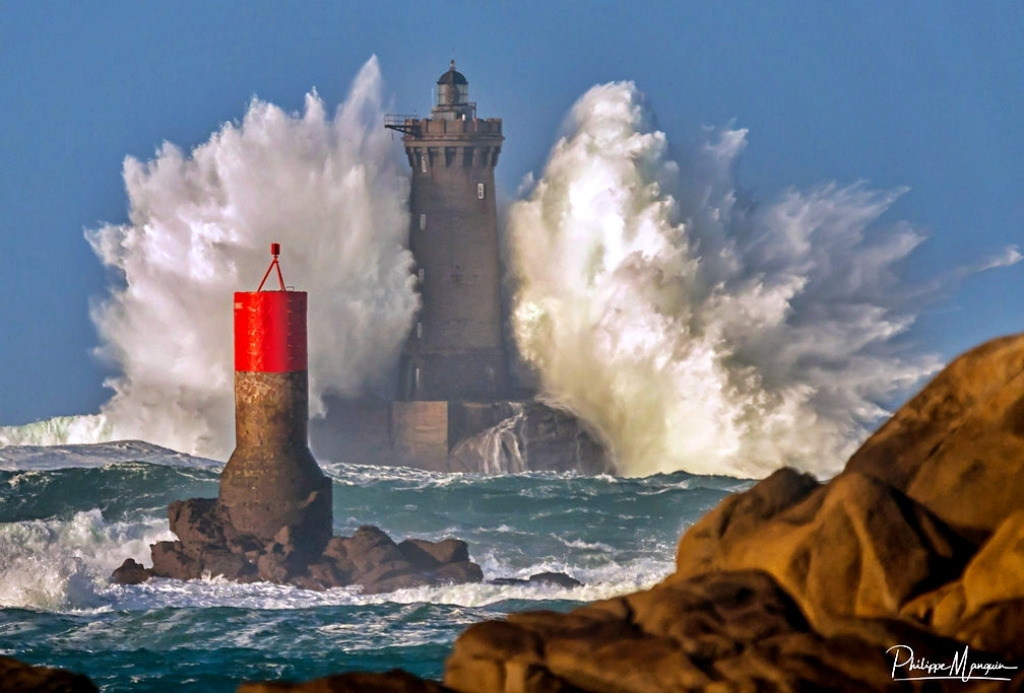 Phare Porspoder en Bretagne jigsaw puzzle in Magnifiques vues puzzles on TheJigsawPuzzles.com