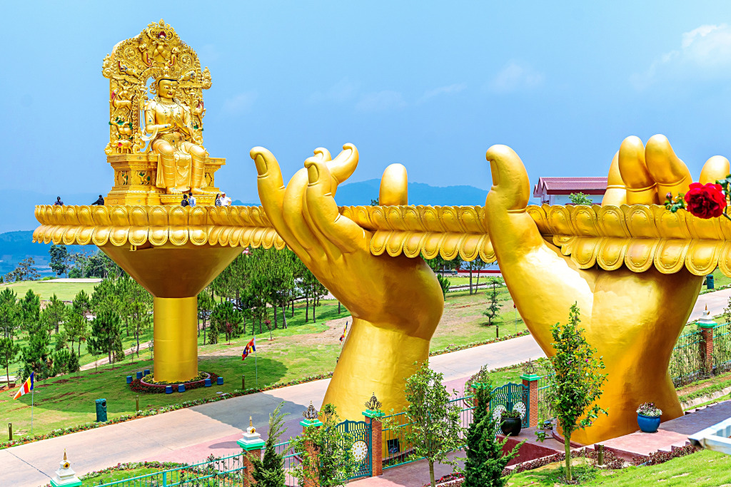 Complexe de Samten Hills Da Lat au Vietnam jigsaw puzzle in Ponts puzzles on TheJigsawPuzzles.com