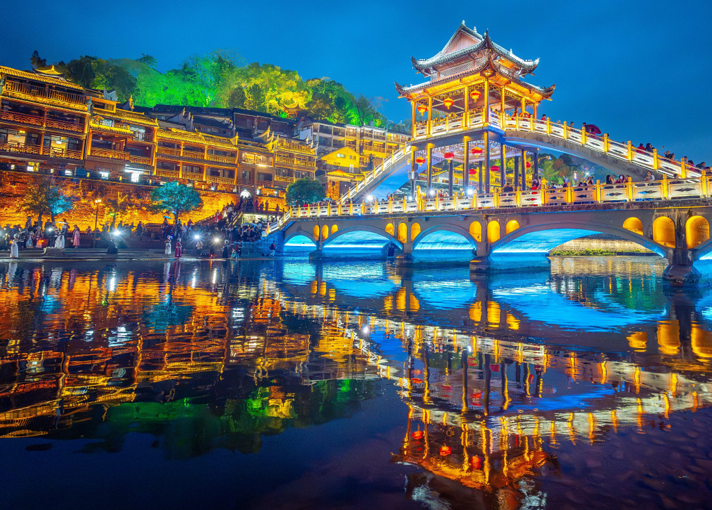 Fenghuang Alte Stadt in der Provinz Hunan, China jigsaw puzzle in Brücken puzzles on TheJigsawPuzzles.com
